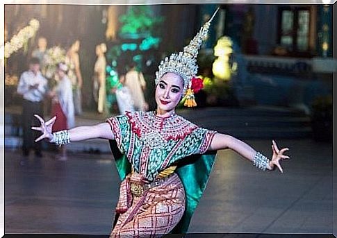 Dancing Hindu woman